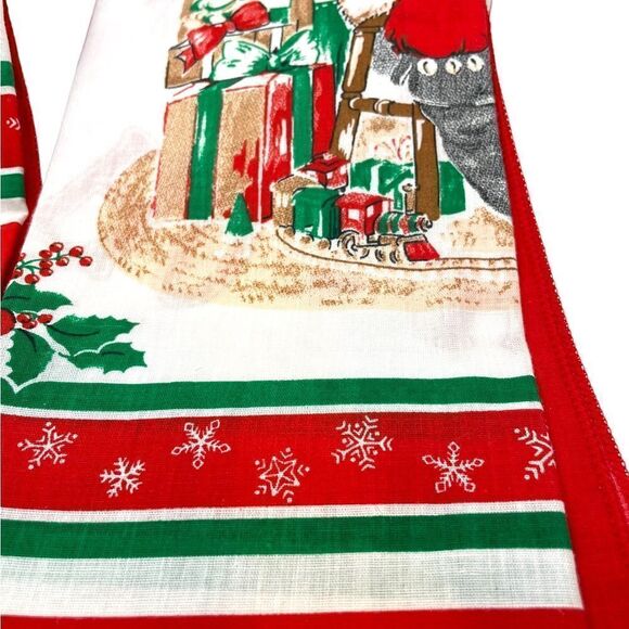 Vintage 1970s Christmas Santa Claus Linen Napkin Set of 4 - Picture 6 of 10